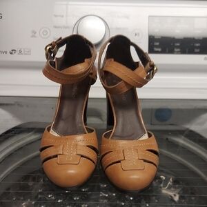 Tan Leather Heels with Ankle Strap and Medium Heel